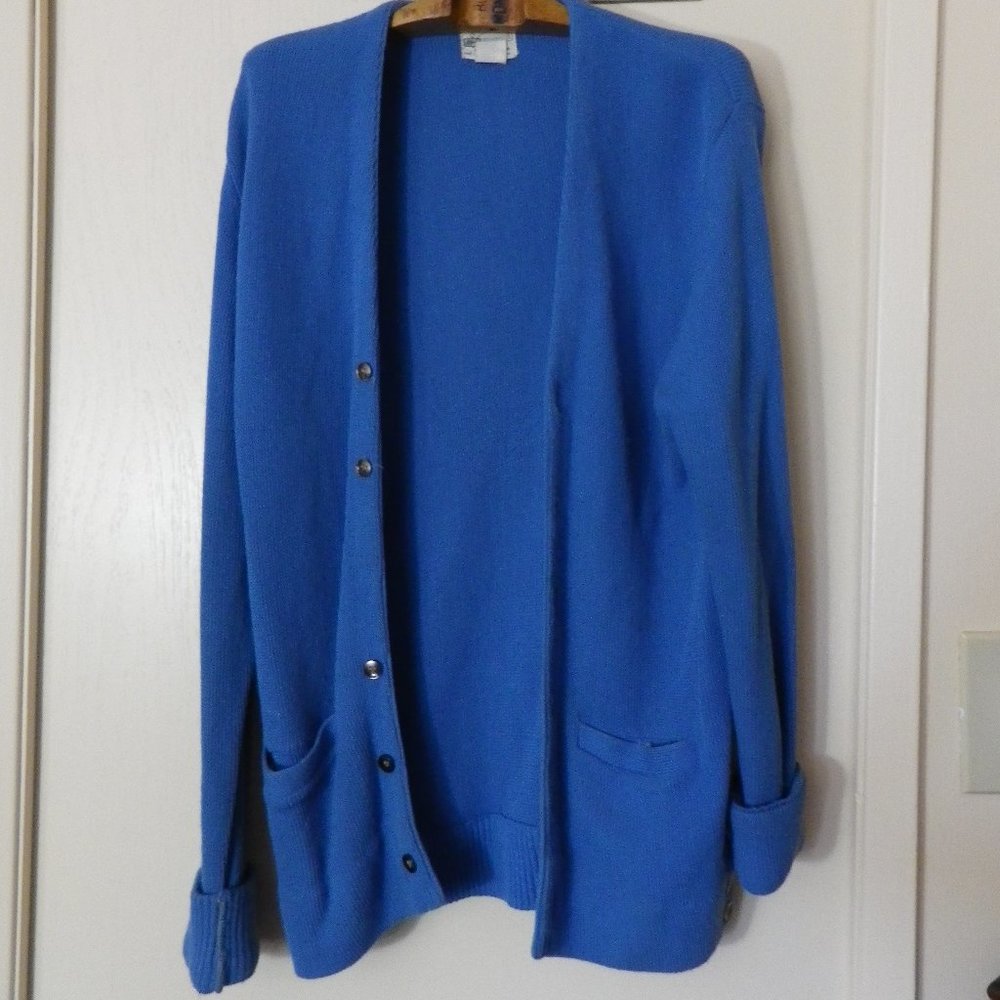 Man's lght blue cardigan Large